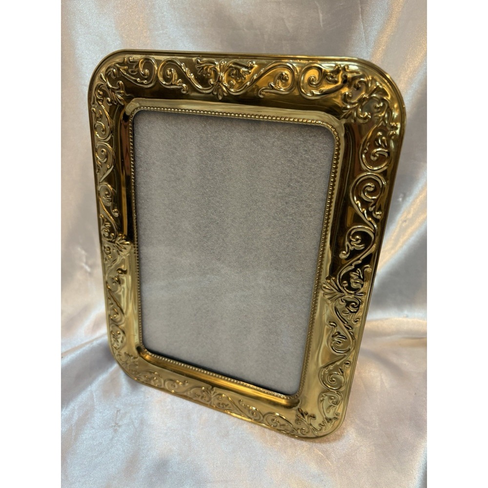 Vtg Shiny Gold Tone Ornate Scalloped Tabletop Picture Frame Felt easel back 5 x7
